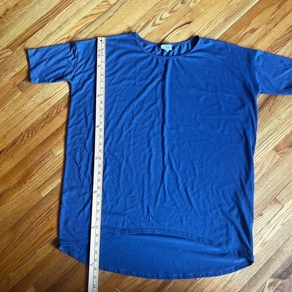 LuLaRoe top - Picture 1 of 4